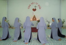 Bước vào cầu nguyện – Cầu nguyện trước sự hiện diện của Bí Tích Thánh Thể