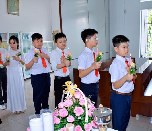 Niềm Vui Của Các Cô- Cháu Trường Khiếm Thính Hoa Lan.